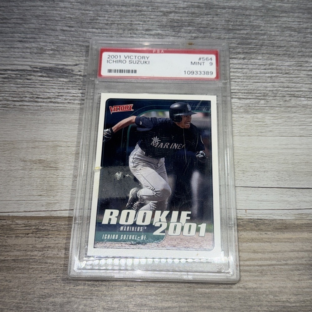 Upper Deck 2001 Victory Rookie 2001 Ichiro Suzuki #564 PSA 9 Mariners